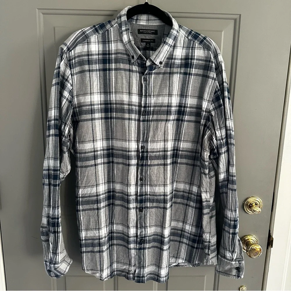 🩶 BANANA REPUBLIC men’s Plaid Button-Up Shirt Gray & Navy plaid XL flannel